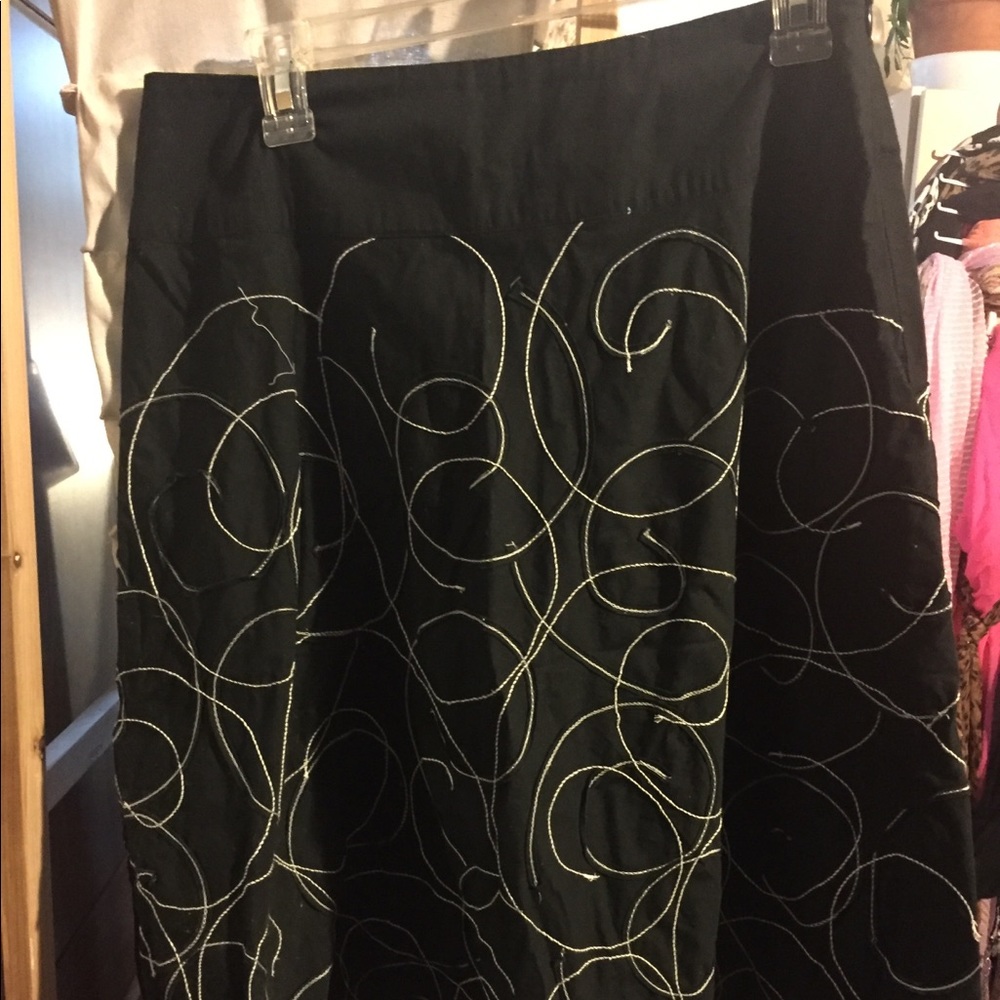 Full skirt with embroidered design